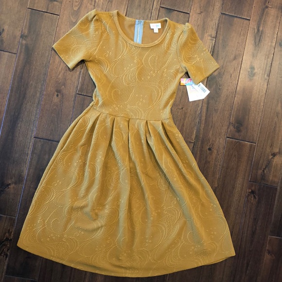 LuLaRoe Amelia - Picture 1 of 3